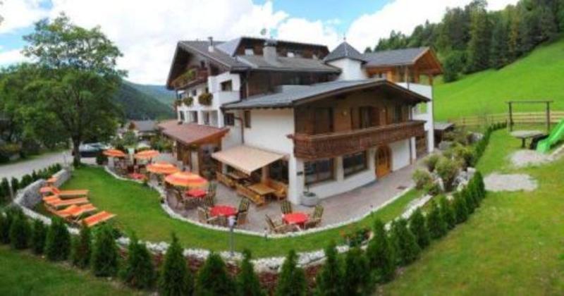 Hotel Monte Paraccia San Vigilio Di Marebbe Exterior photo