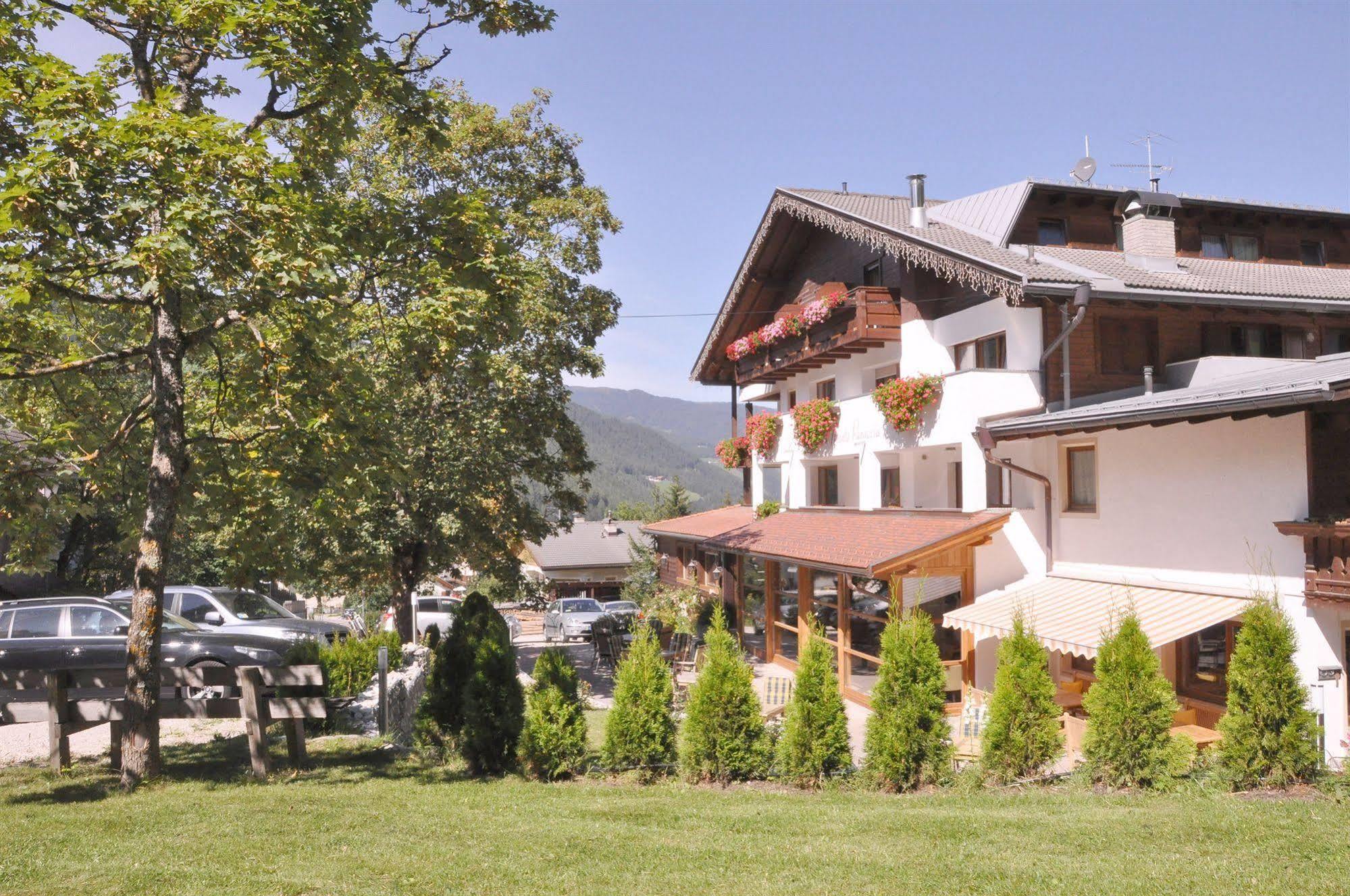 Hotel Monte Paraccia San Vigilio Di Marebbe Exterior photo